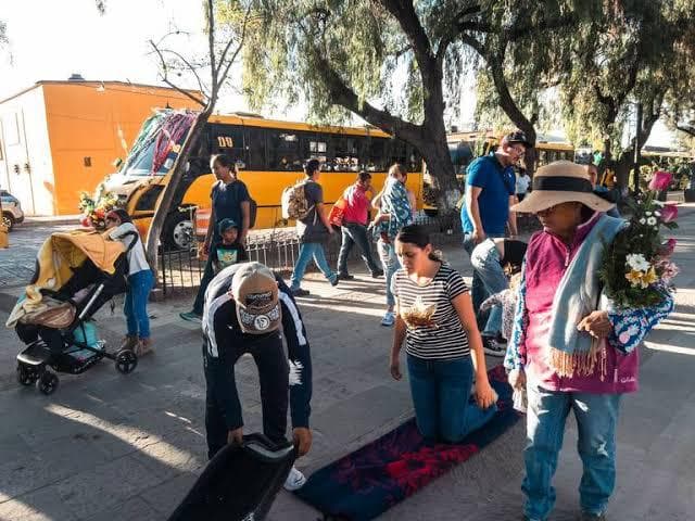 Miles de potosinos peregrinan a la Basílica de Guadalupe en SLP