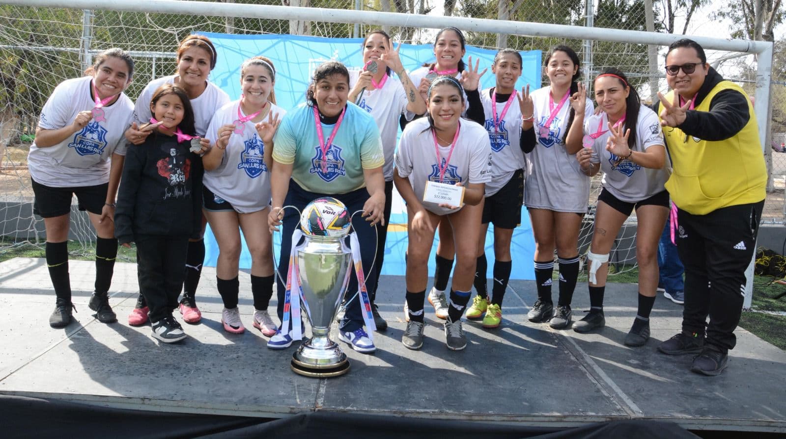 Premian a campeones de Torneo de Fútbol Intercolonias Copa San Luis