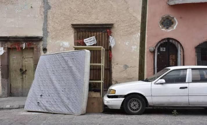 Señala Ecología que abandono de muebles en la calle genera multas