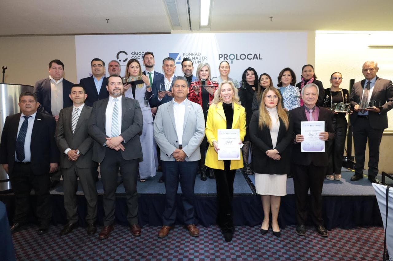Galardonan a Ayuntamiento de la capital con Distintivo a la Excelencia Municipal