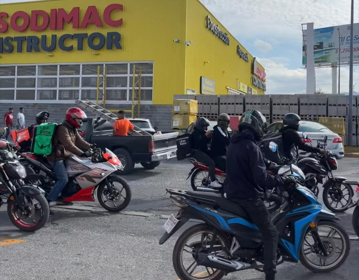 Se manifiestan choferes de plataformas tras asesinato de compañero