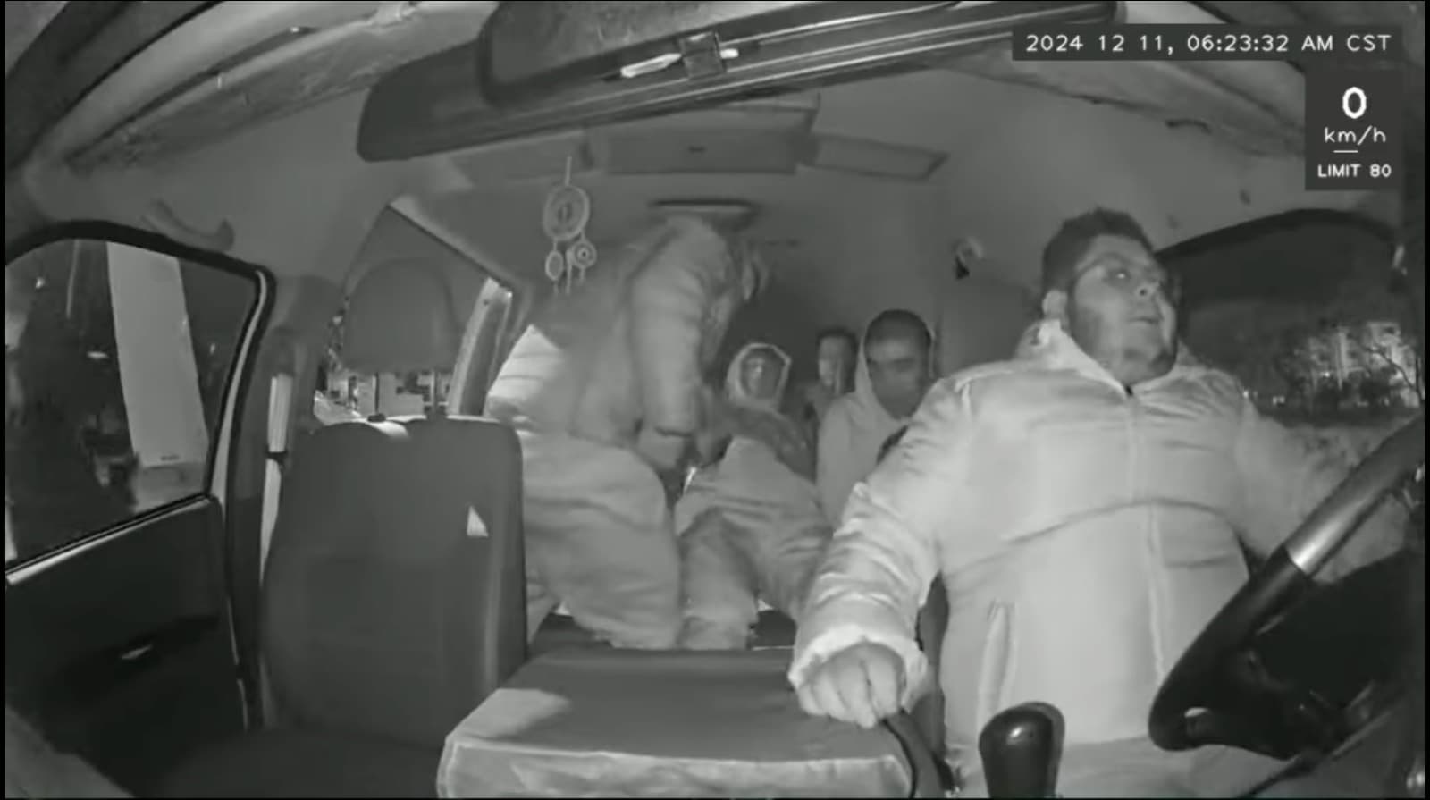Violento asalto a camioneta de personal en Villa de Pozos alerta a habitantes