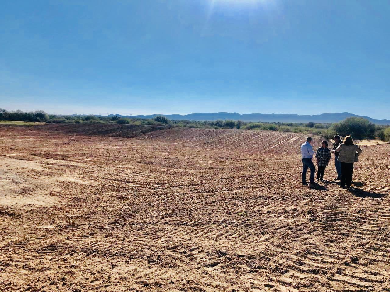 Entregan bordo de captación de agua para apoyar a productores rurales en Bocas