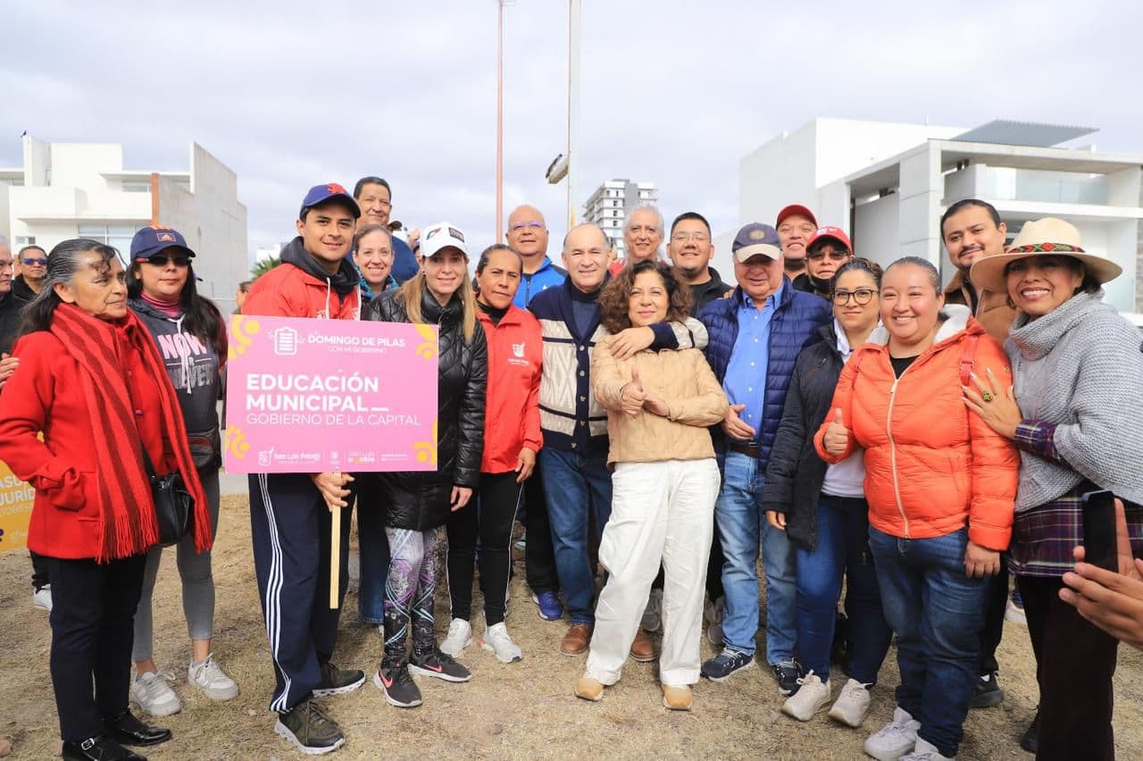 Domingo de Pilas mejora Privadas del Pedregal con iluminación y limpieza