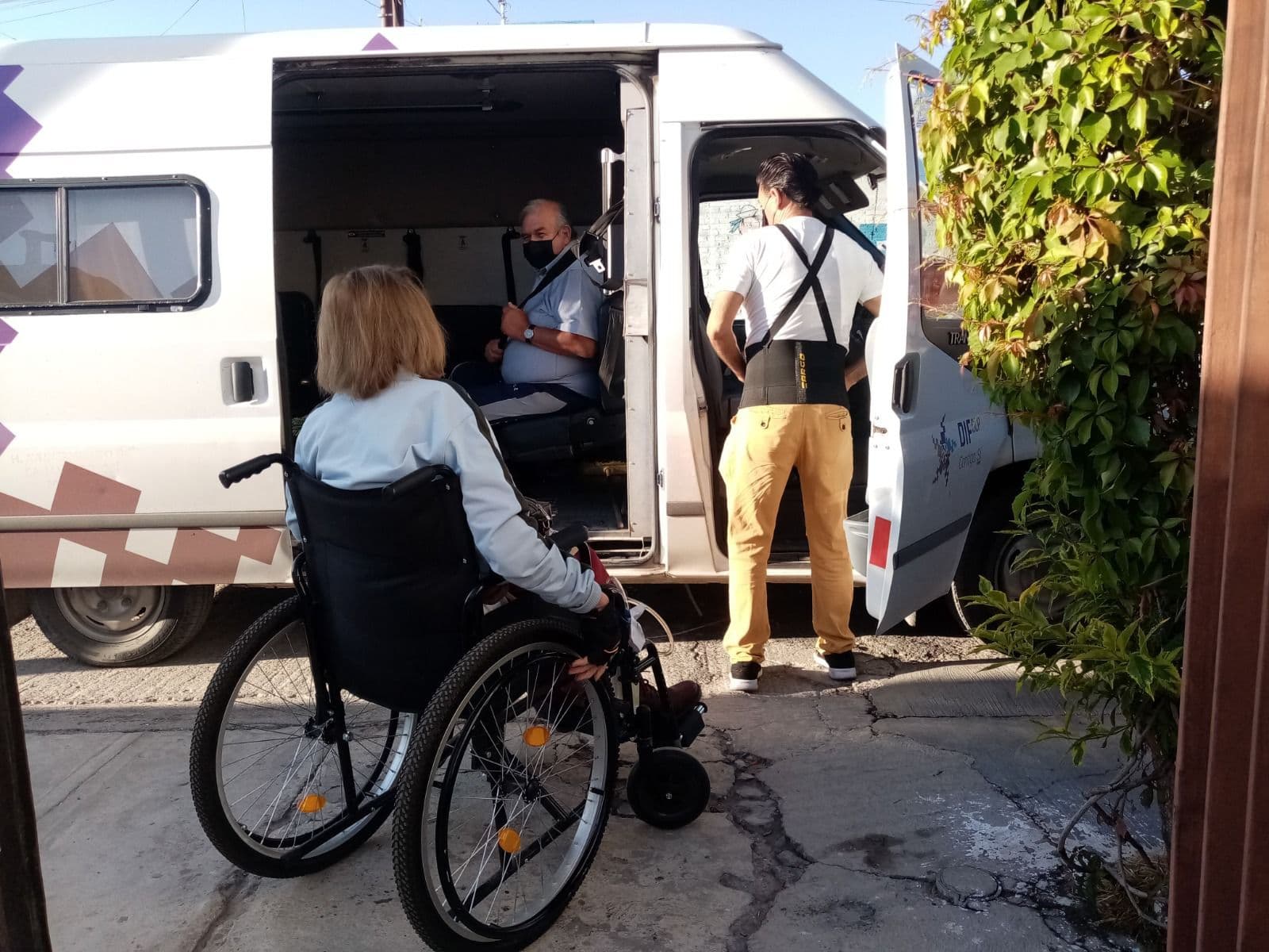Transporte adaptado del DIF realiza más de 600 traslados en este periodo