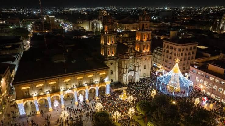 Llaman a cuidar los adornos navideños del Centro Histórico