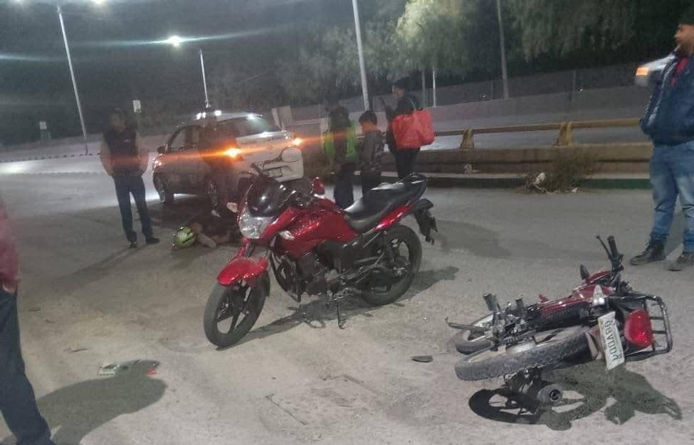 Choque entre motociclistas deja tres lesionados en Periférico Norte