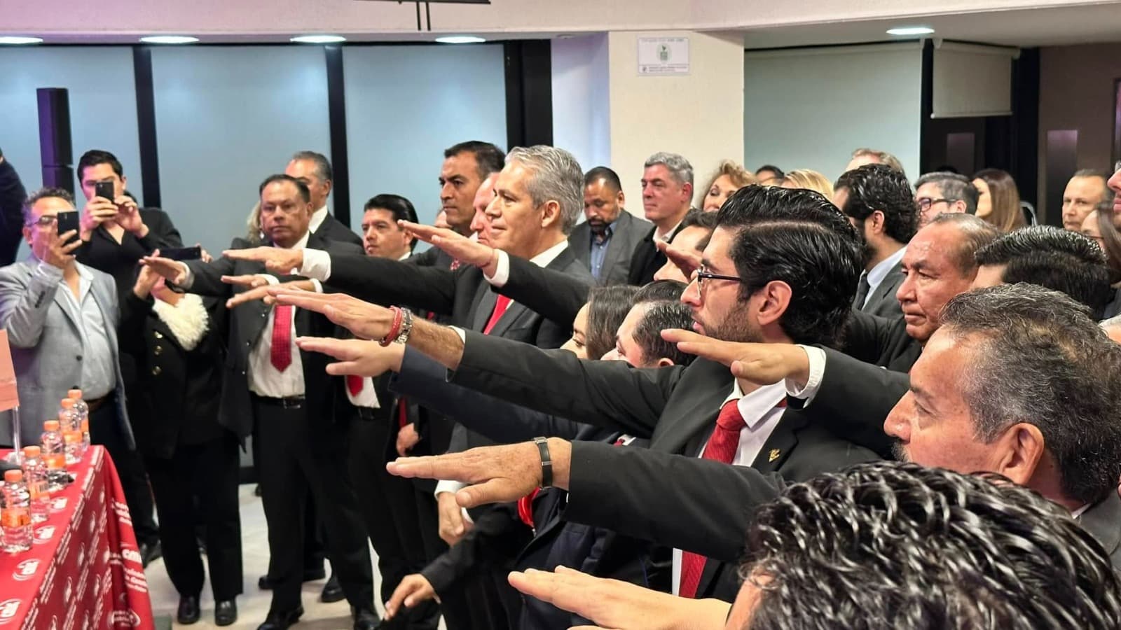 Leopoldo Stevens Pérez rinde protesta como presidente de la CMIC en SLP