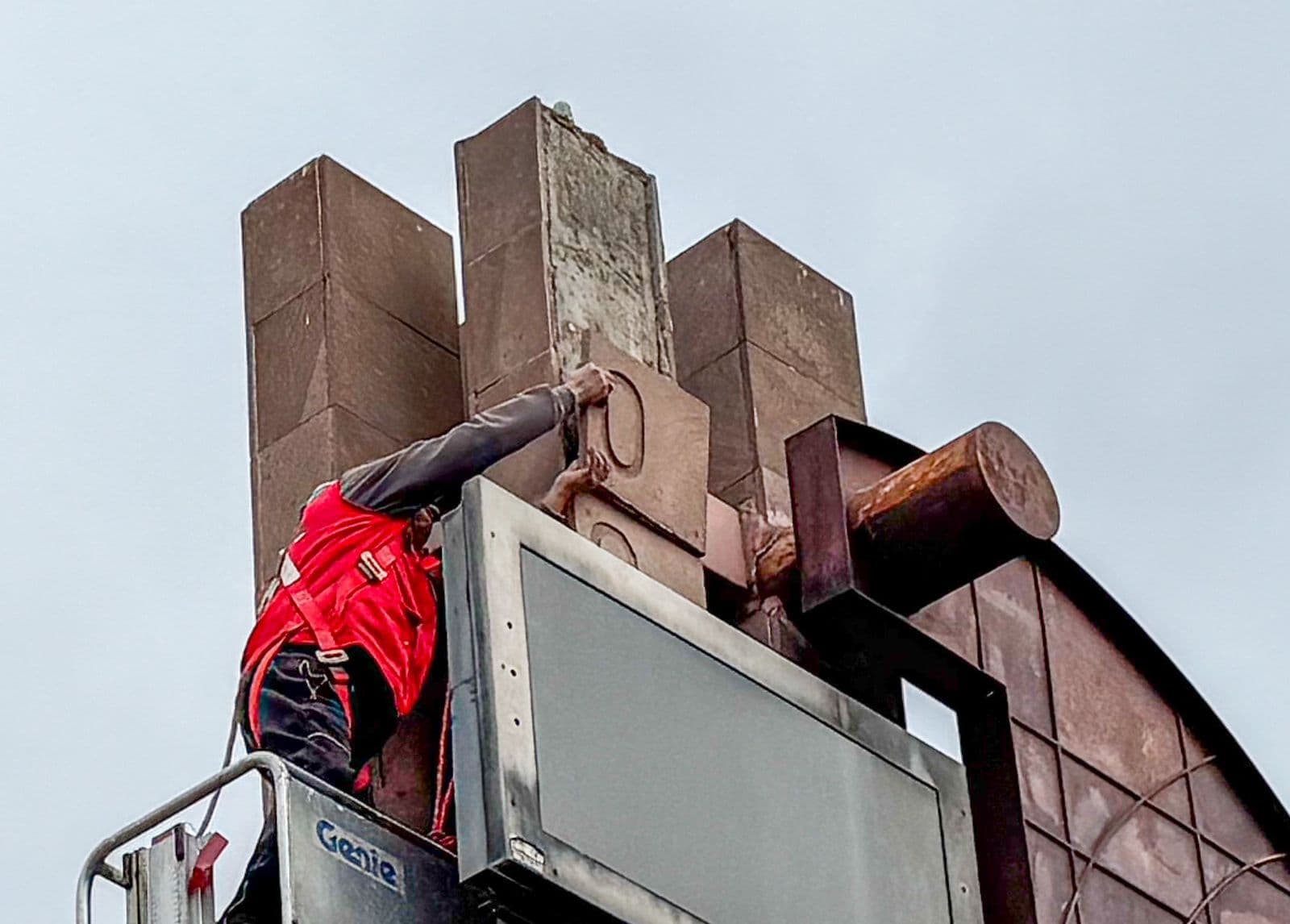 Gobierno de la Capital realiza restauración de cantera en Plaza Milenio