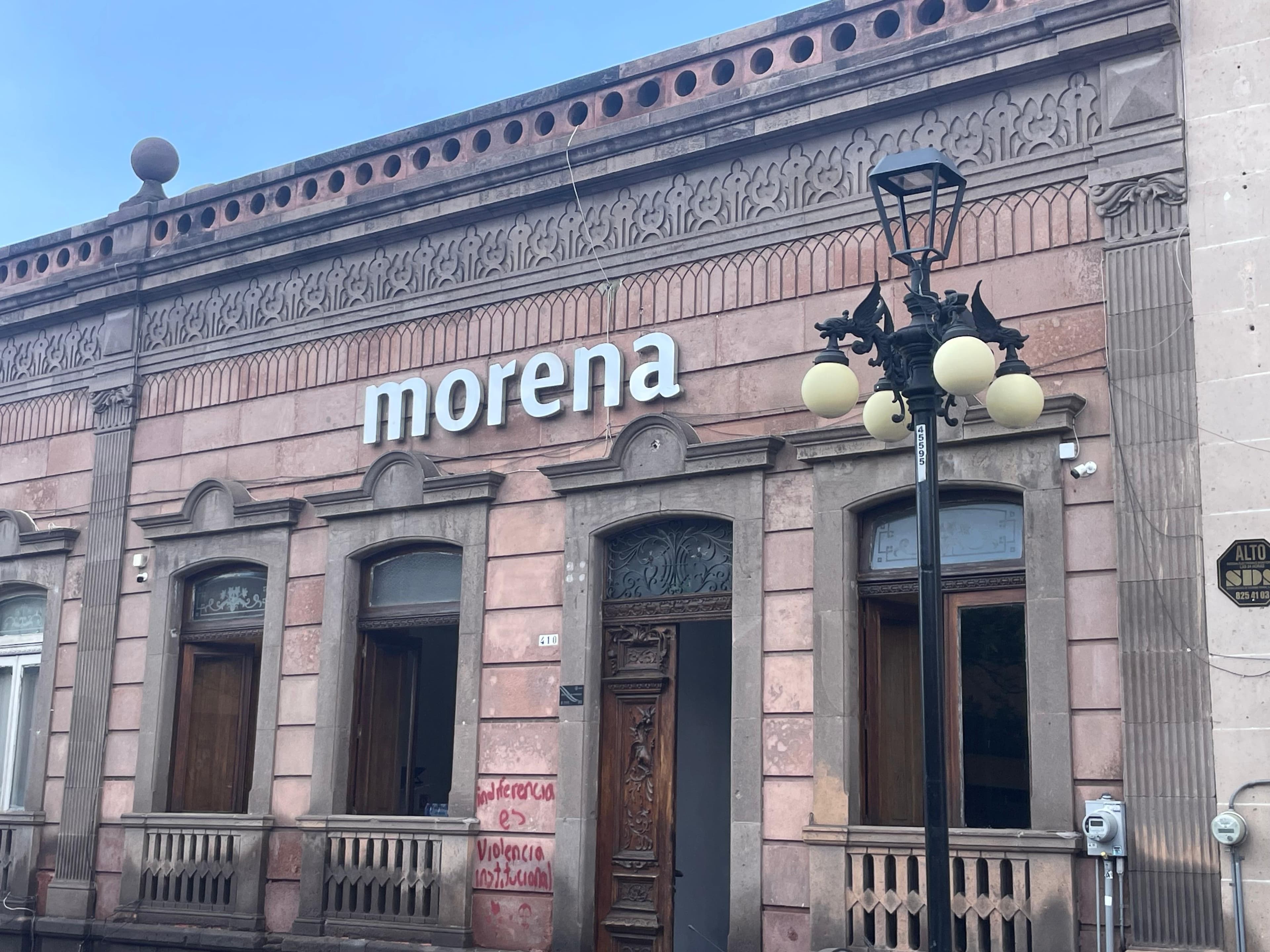 Morena recurre a un préstamo por adeudo de prerrogativas
