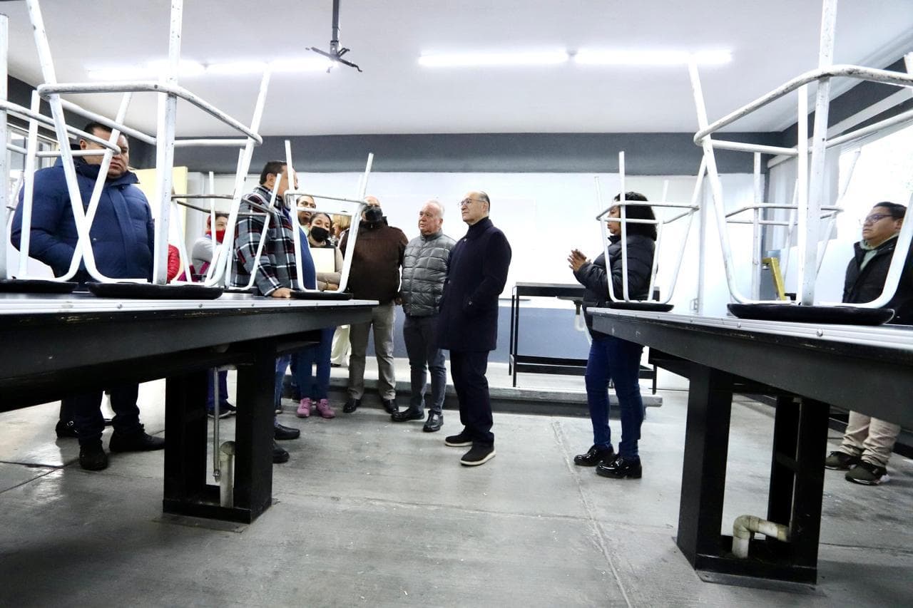 Enrique Galindo Impulsa Mantenimiento de Escuelas en el Día de Talacha
