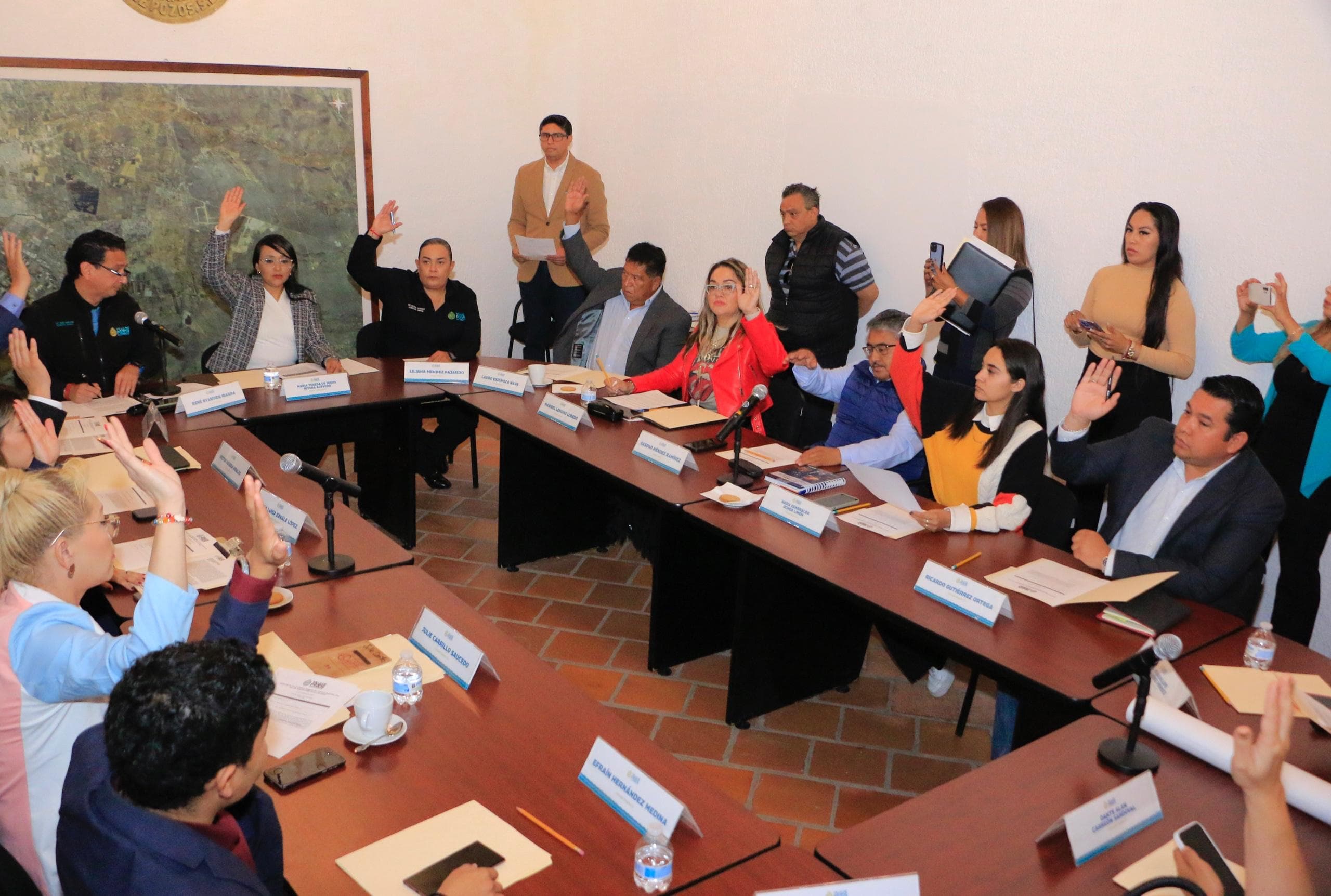 Aumentan salarios a altos mandos del Ayuntamiento de Villa de Pozos
