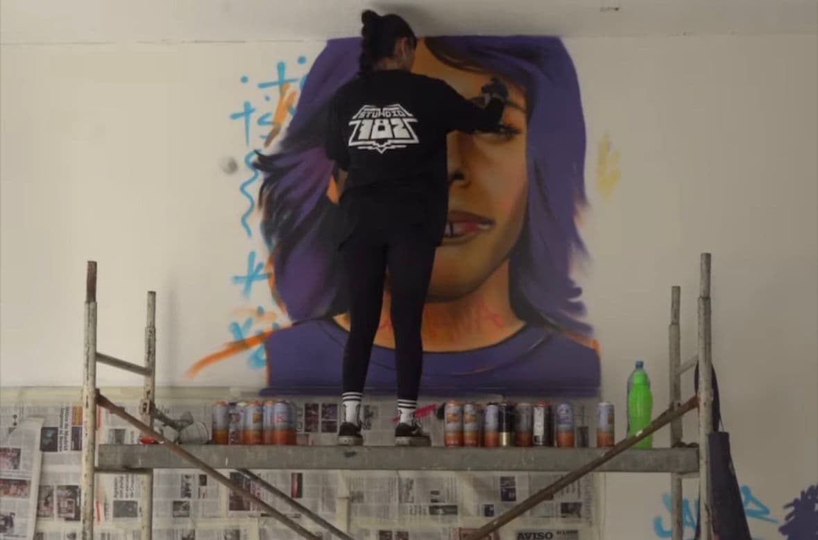 Realizan mural en memoria de Dariana, joven skater asesinada