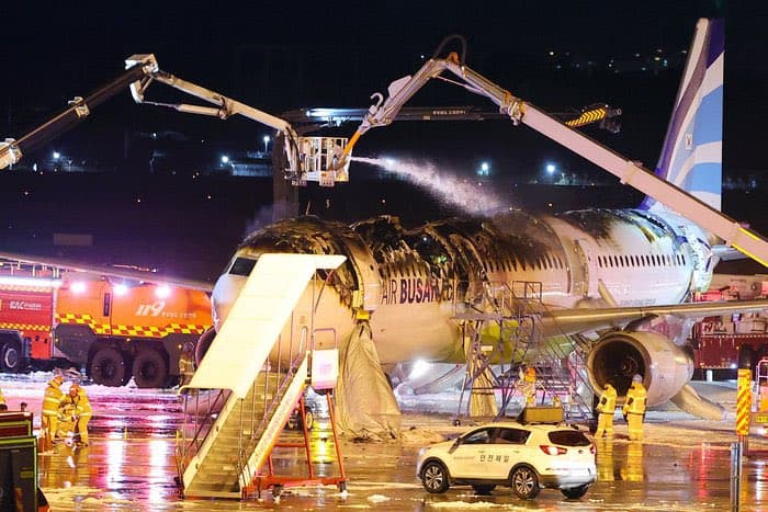 Incendio en avión de Air Busan con 170 pasajeros en el aeropuerto de Gimhae