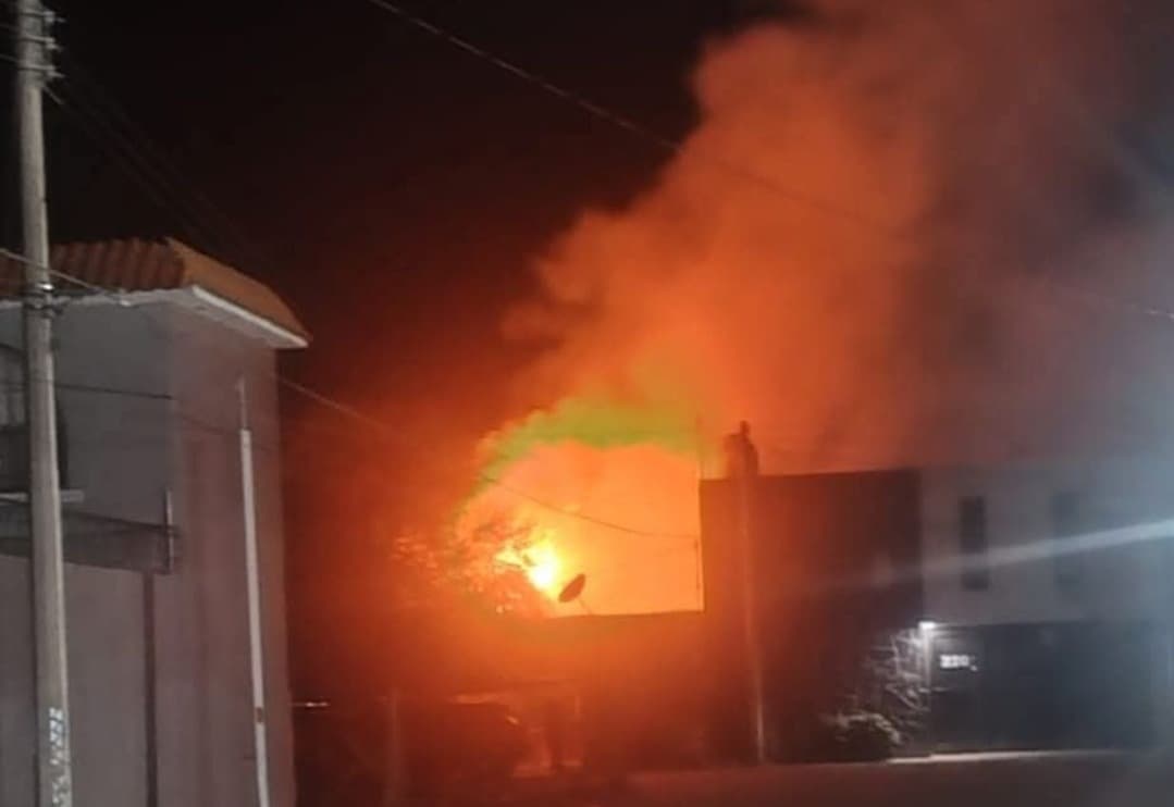 Atienden bomberos 70 emergencias en la primera madrugada del 2025