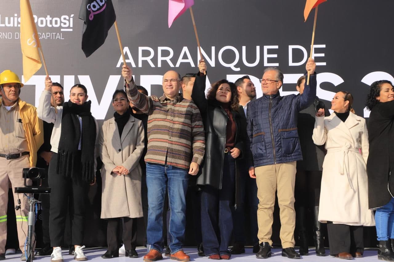 Galindo arranca el año reconociendo al personal municipal en el Alfonso Lastras
