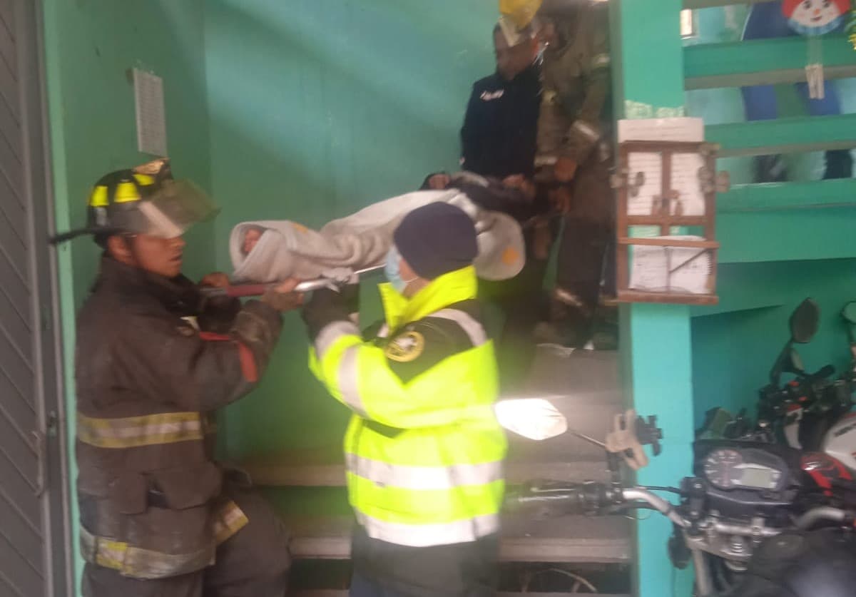 Atiende Protección Civil y Bomberos a familia intoxicada con gas en la Capital