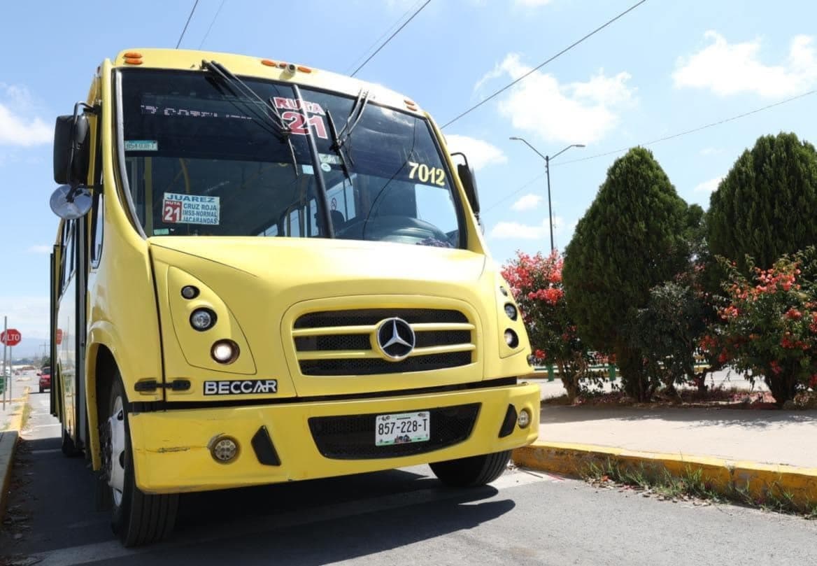 Circulan 379 camiones urbanos fuera de los límites de la ley en SLP