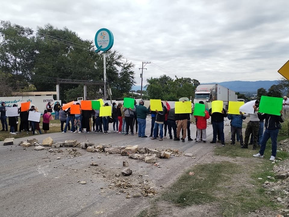 Protestan ciudadanos por abuso de autoridad de la GCE en la Huasteca