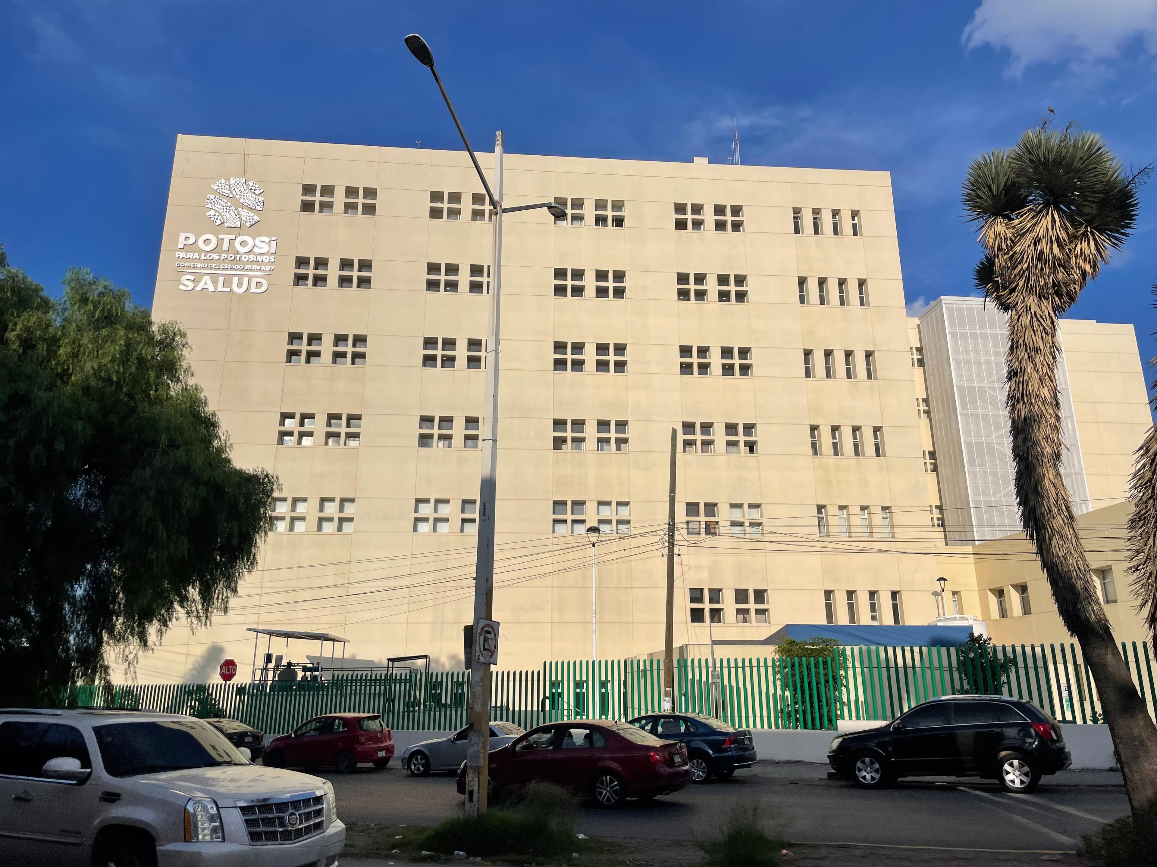 Hospital Central deja sin pago de salario a médicos jubilados
