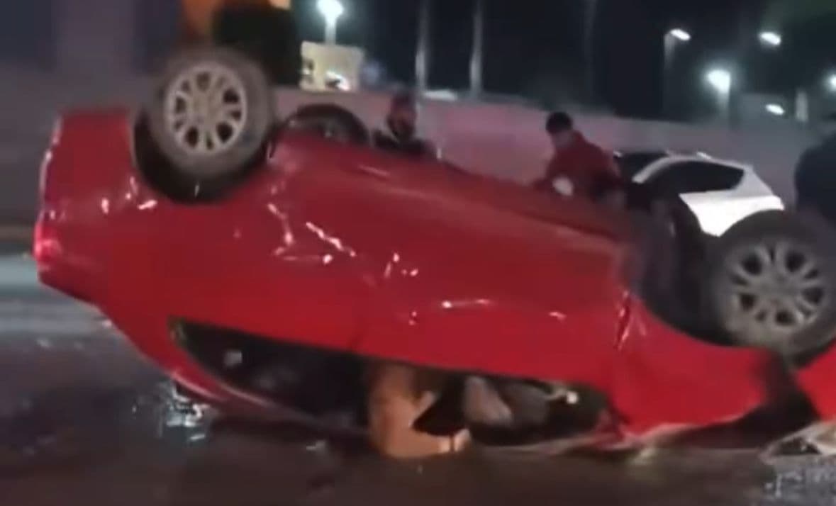 Joven muere en volcadura cerca de la Glorieta de la Familia en SLP