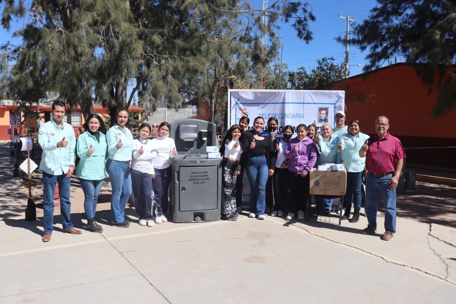 Gobierno de la Capital y Draexlmaier entregan equipamiento a escuelas de La Pila