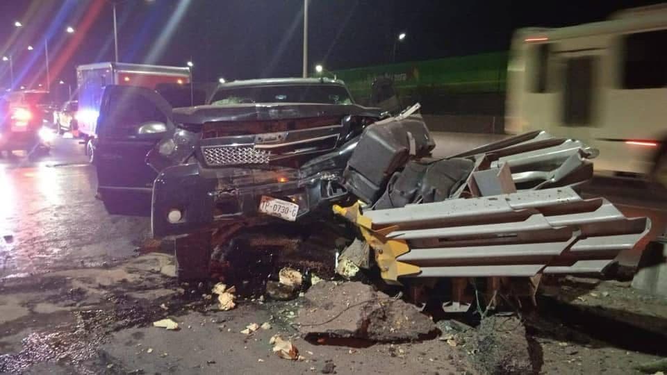 Accidente vial en Periférico provoca severos daños y personas lesionadas