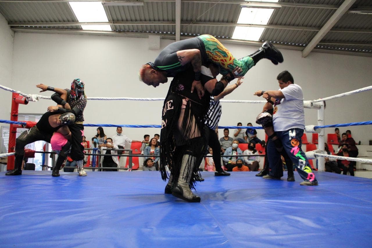 Lucha libre de primer nivel llega a la Delegación Bocas