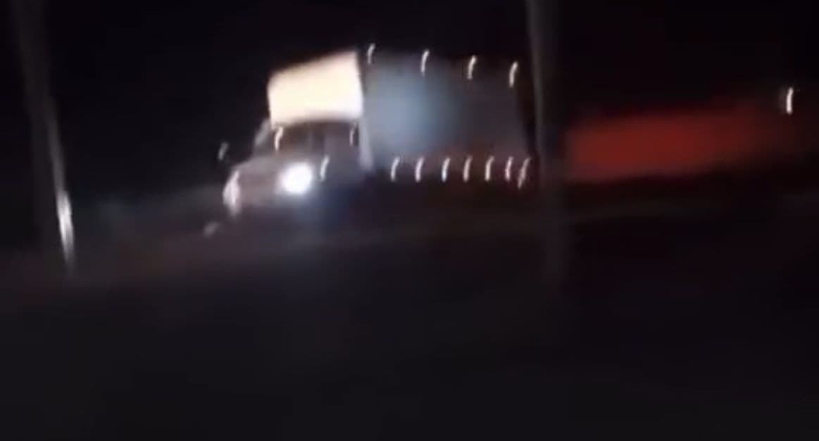 Tren embiste camión en Villa de Reyes; solo hay daños materiales
