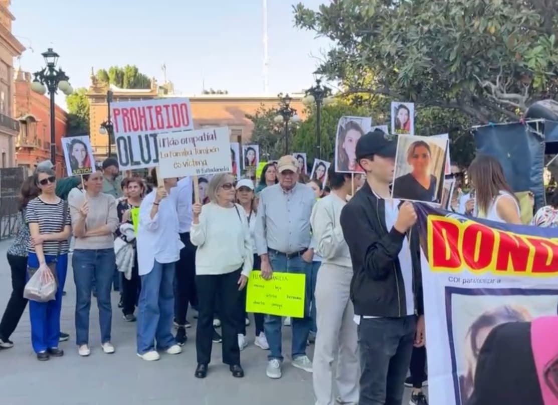 Marchan potosinos hacia FGE exigiendo justicia por Daniela Martell