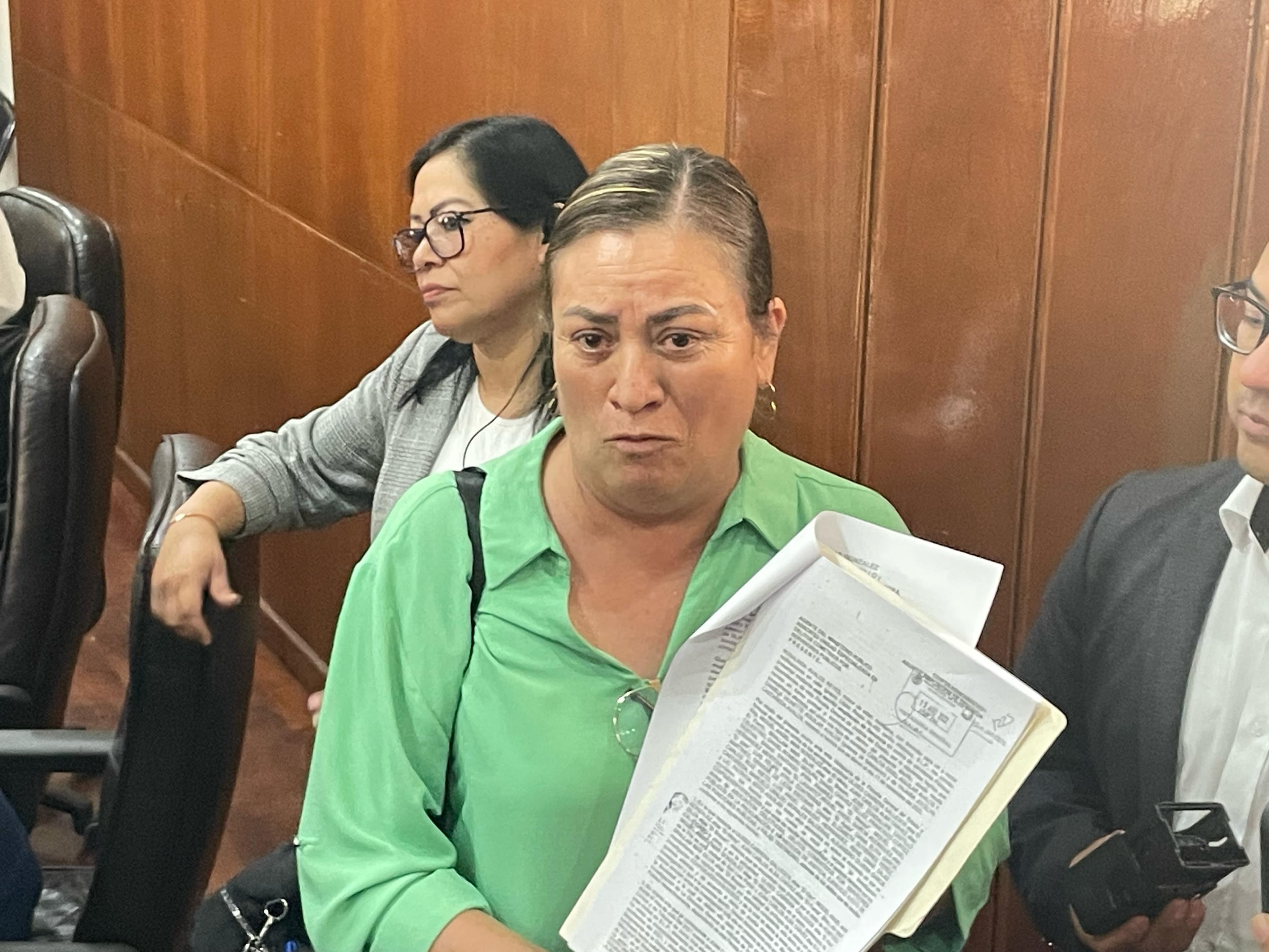 Irrumpe madre víctima en Congreso del Estado durante proceso de insaculación