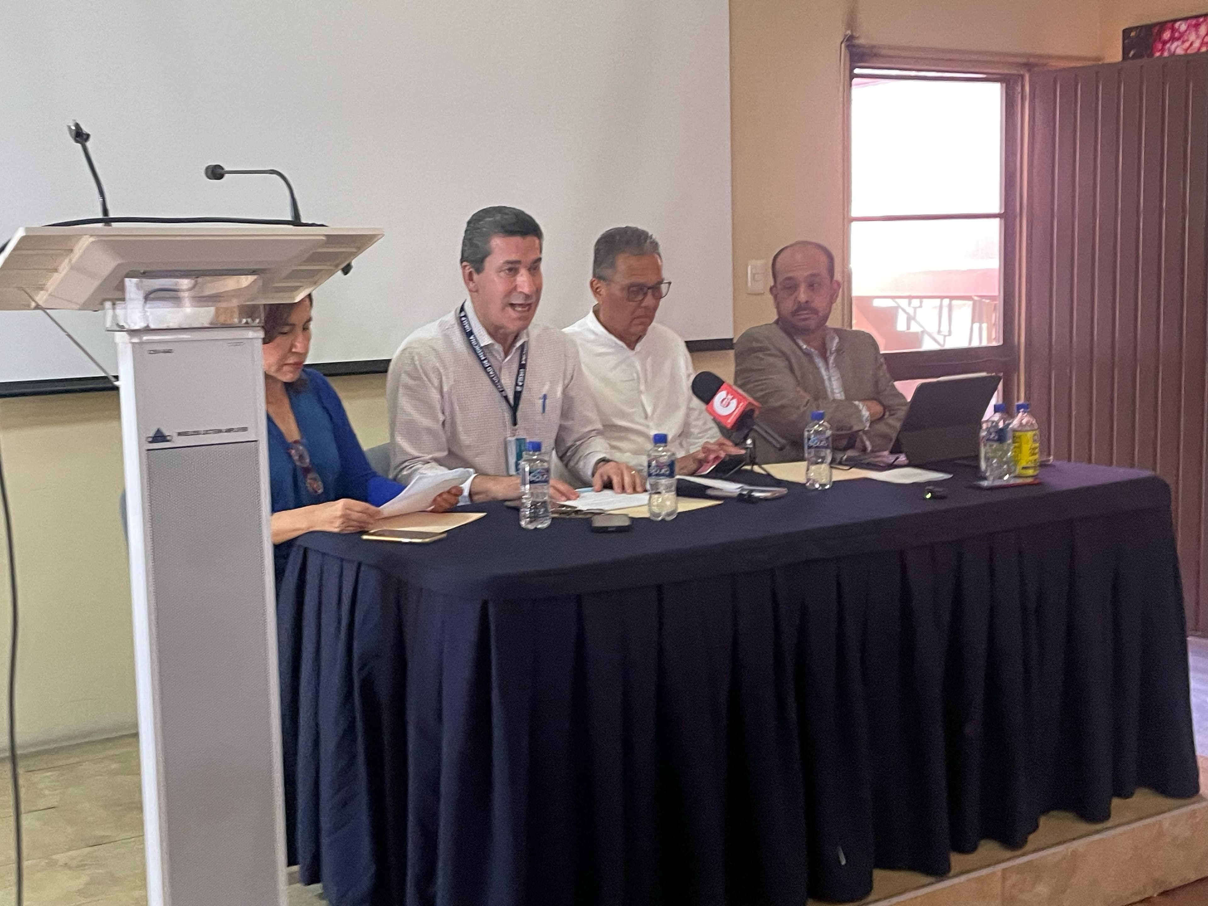 Acusan médicos del Hospital Central a Gobierno del Estado por falta de pago a jubilados