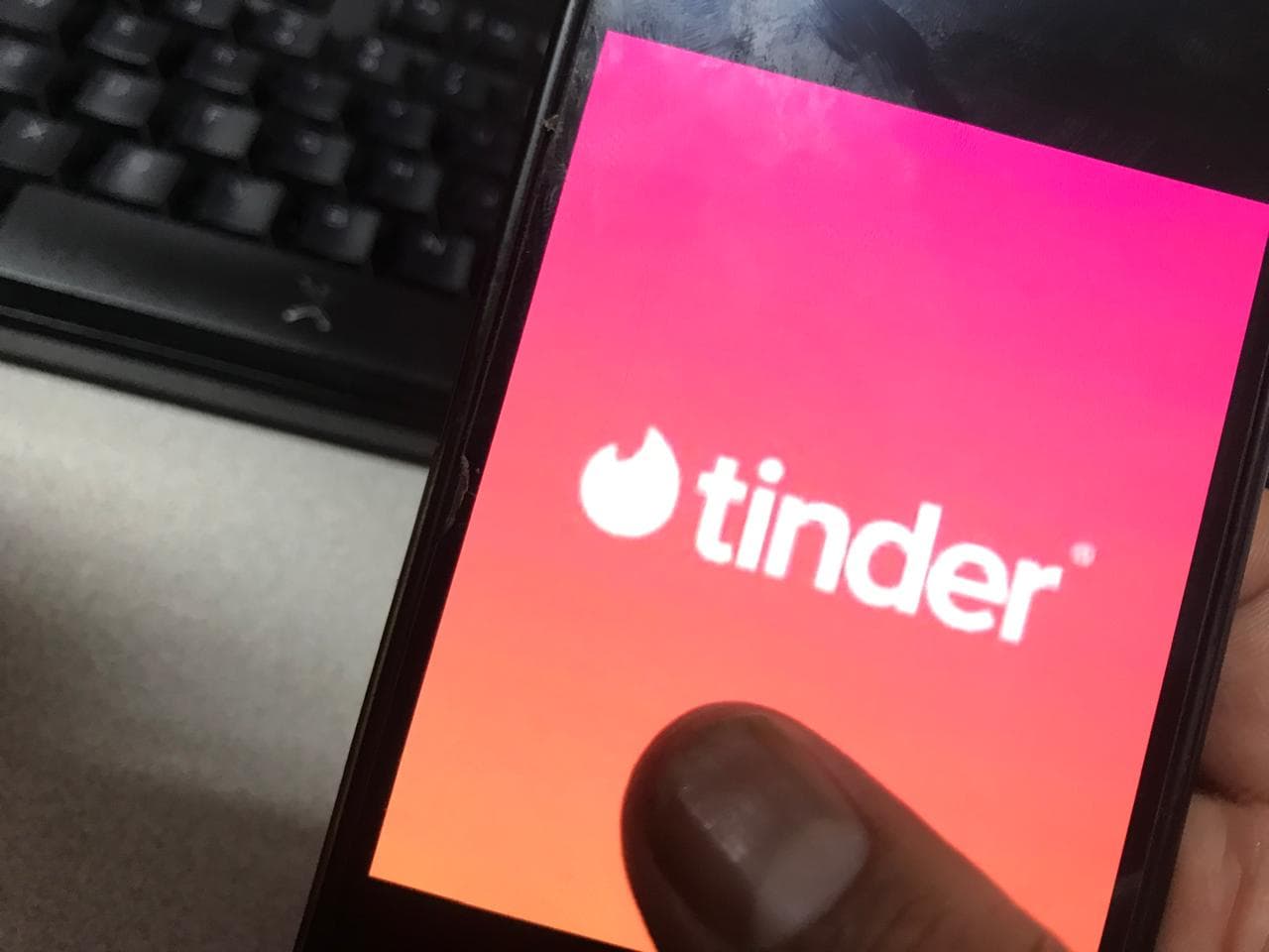 Alertan sobre fraudes en apps de citas ante el Día de San Valentín