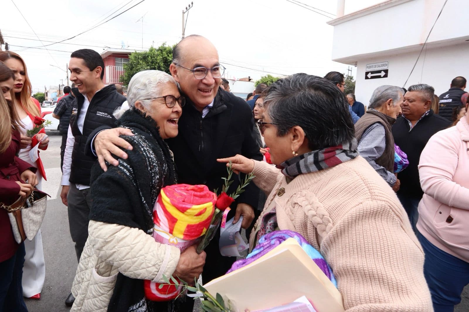 Inaugura Alcalde Galindo rehabilitación integral de Calle Puente de Calderón