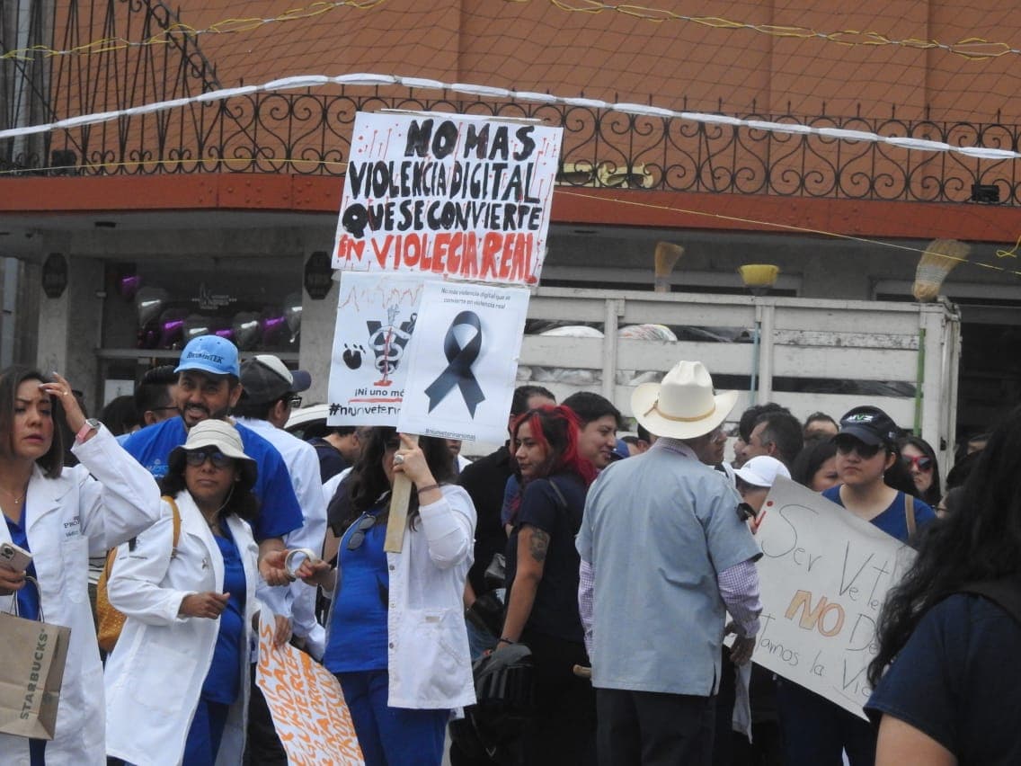 Se suman veterinarios potosinos a protestas por homicidio de Héctor Hernández