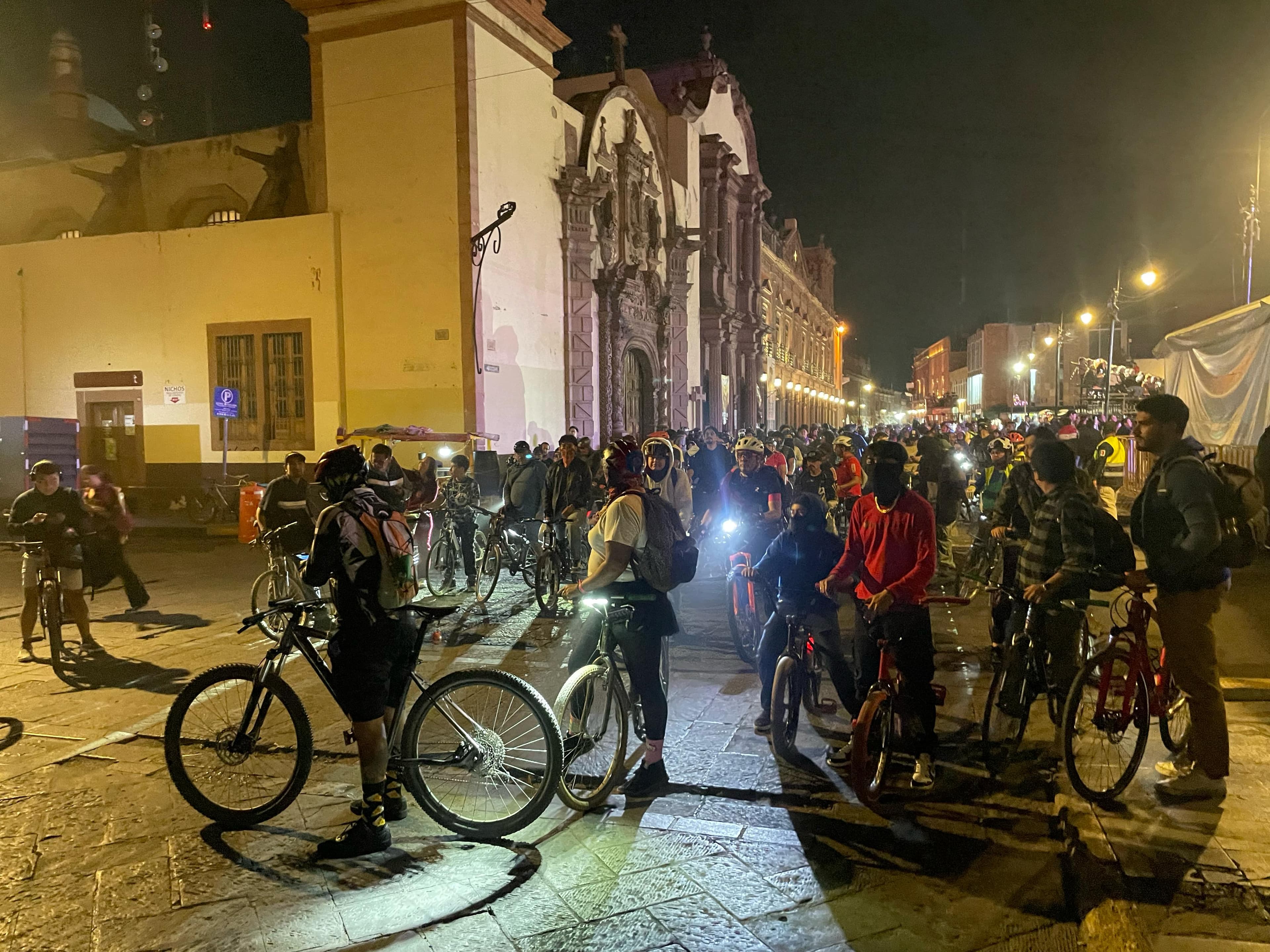 Realizan ciclistas rodada de protesta tras acto de violencia contra uno de ellos