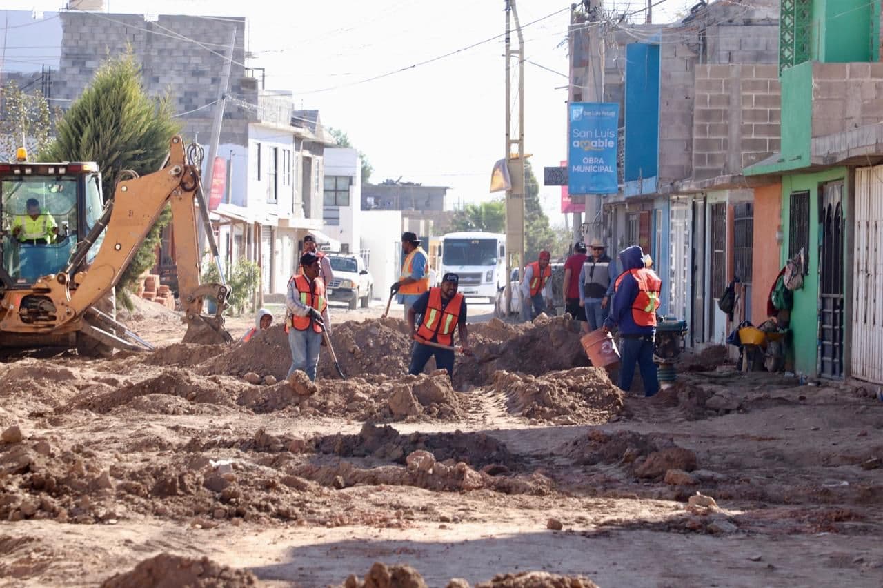 Pavimentan Los Magueyes tras 30 años de rezago