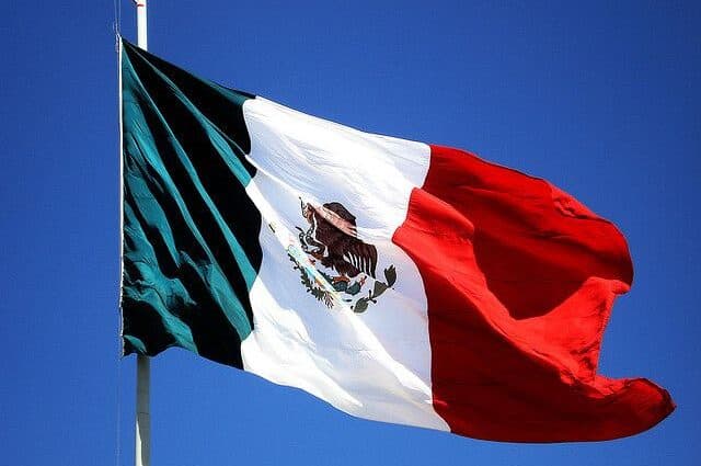 Las cuatro banderas oficiales de México