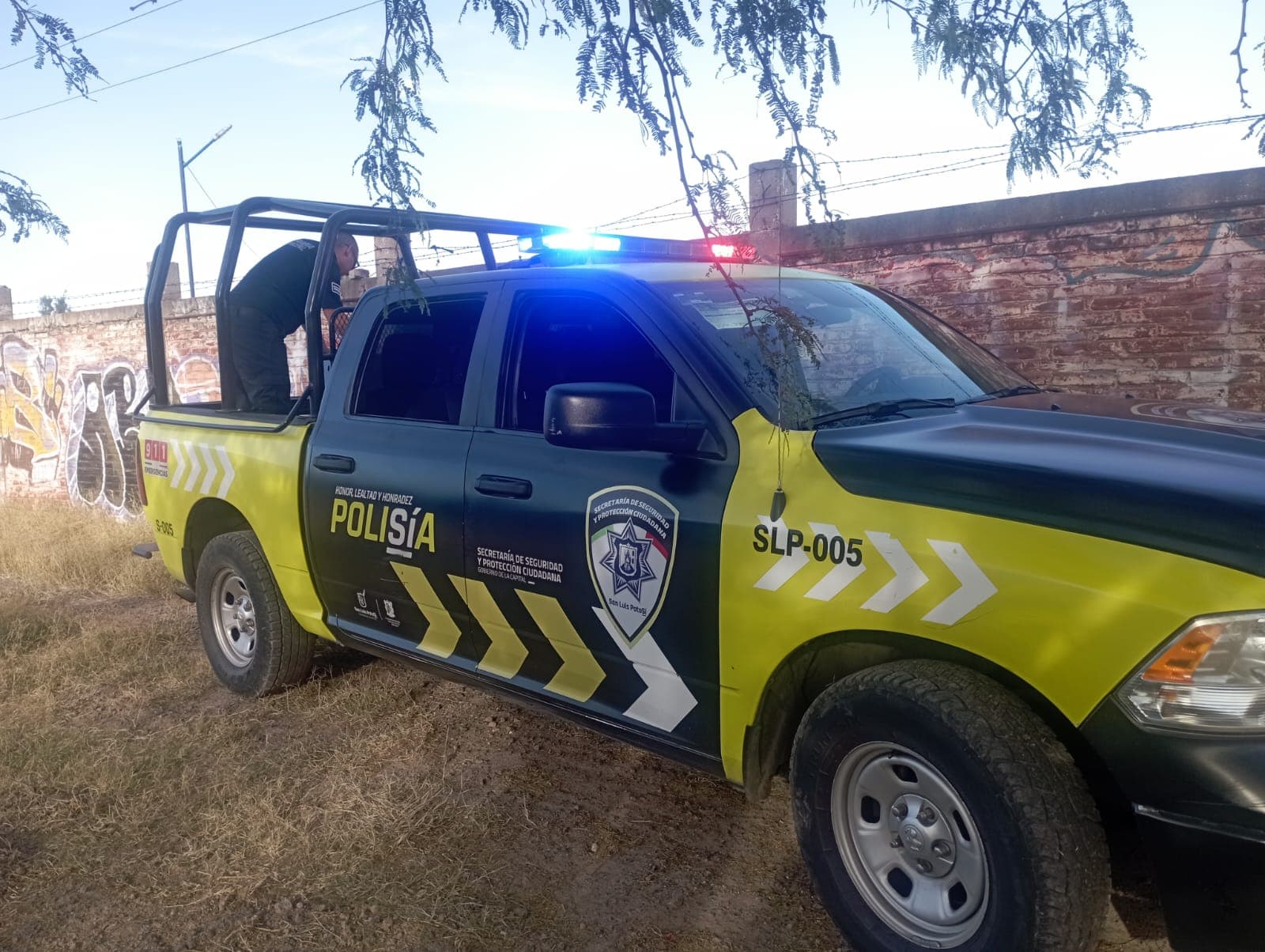 Oficiales de la Guardia Municipal evitan que joven se quite la vida en la colonia Ferrocarrilera