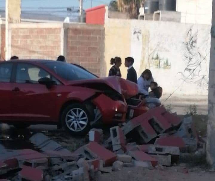 Accidente automovilístico deja lesionado a menor en la colonia Don Miguel