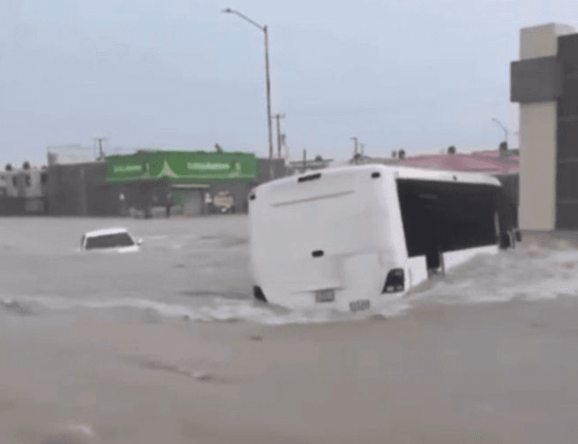 Tormenta desborda a ciudades fronterizas de Tamaulipas