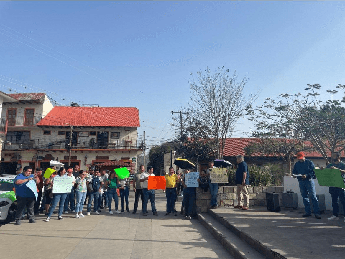 Maestros de Xilitla, SLP se oponen a reformas al ISSSTE