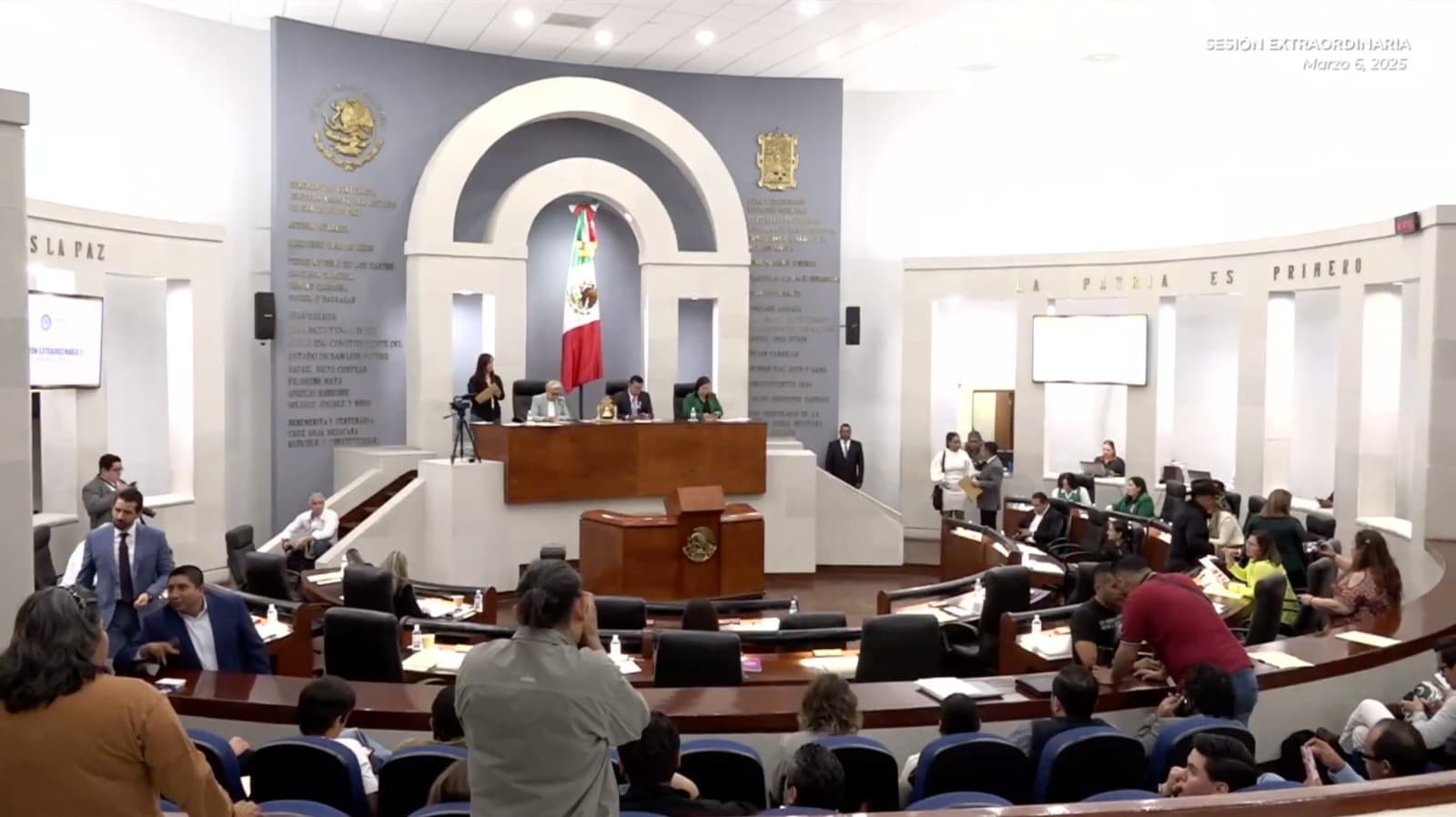 Aprueba Congreso de SLP reforma contra reelección de funcionarios
