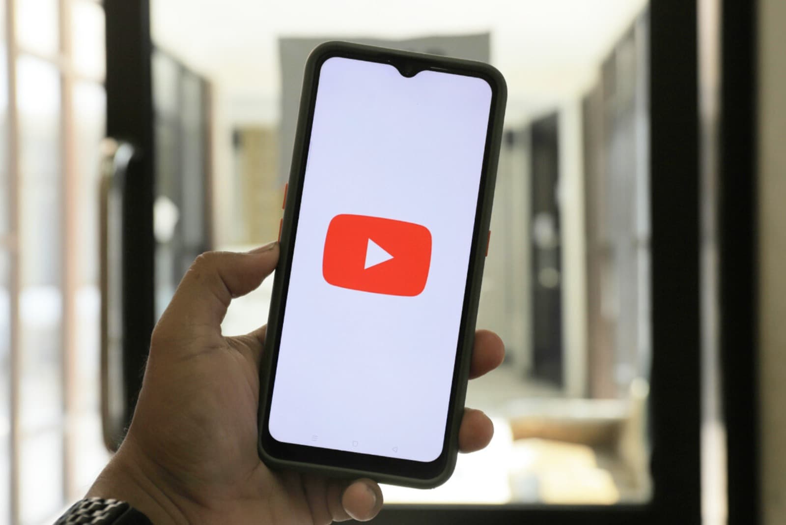 Youtube lanza plan económico para eliminar anuncios, pero con limitaciones