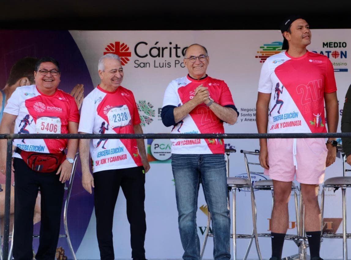 Alcalde Galindo y Arzobispo dan banderazo en Medio Maratón Cáritas-San Luis Potosí