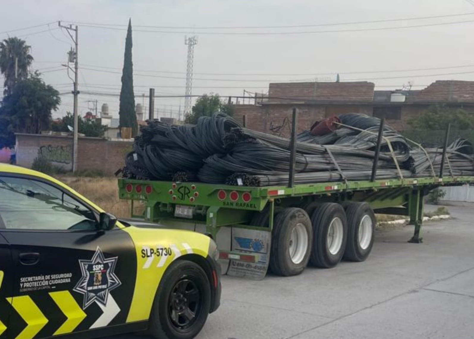 Recupera SSPC plataforma cargada de varilla con reporte de robo