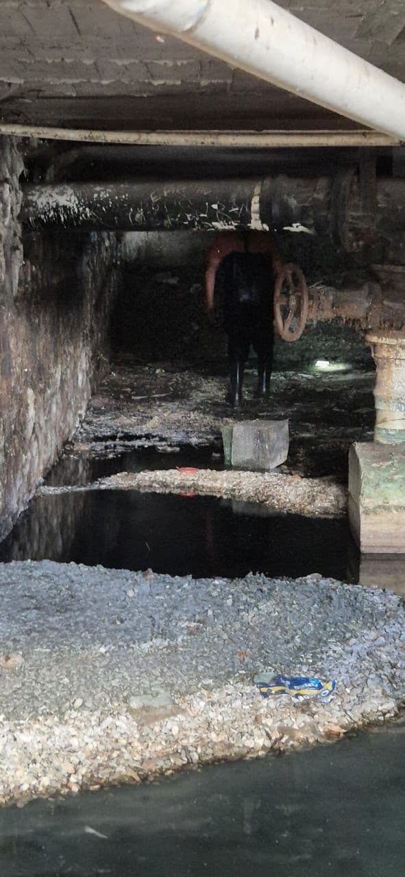 Detectan y atienden fuga de aguas negras en el Parque Tangamanga I