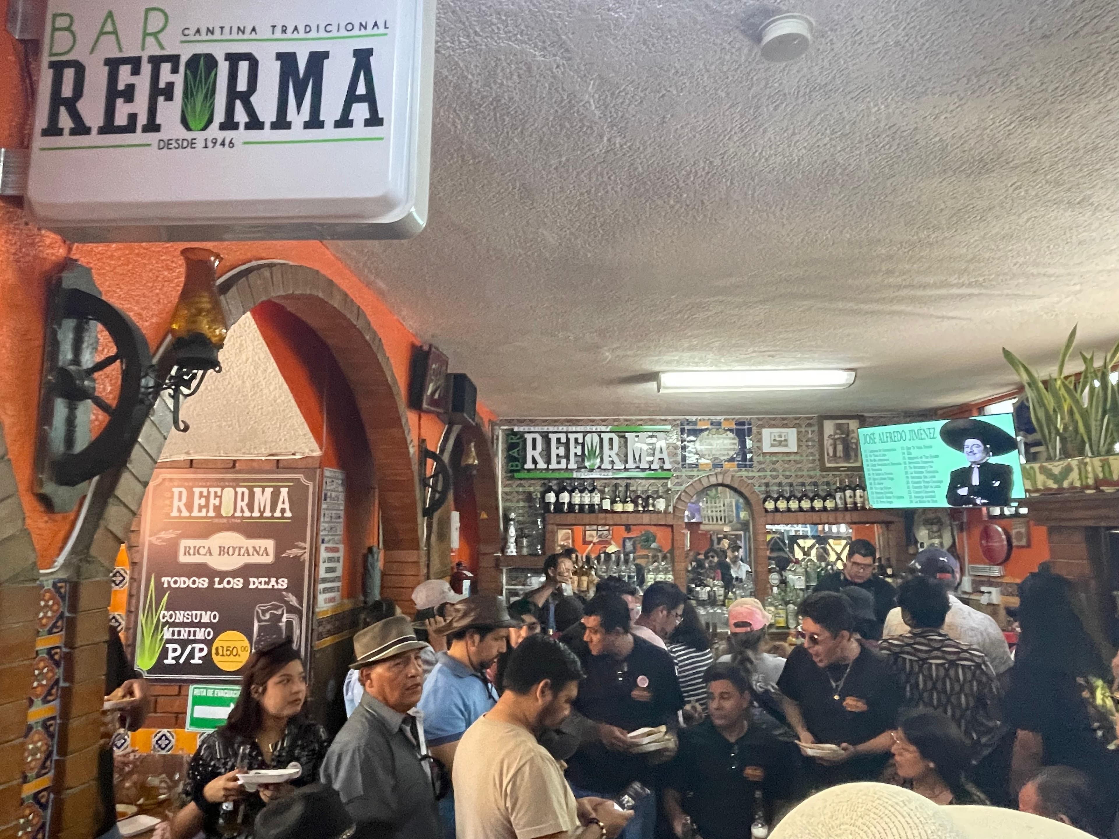 La visita a los siete bares: el viacrucis de la beberecua potosina