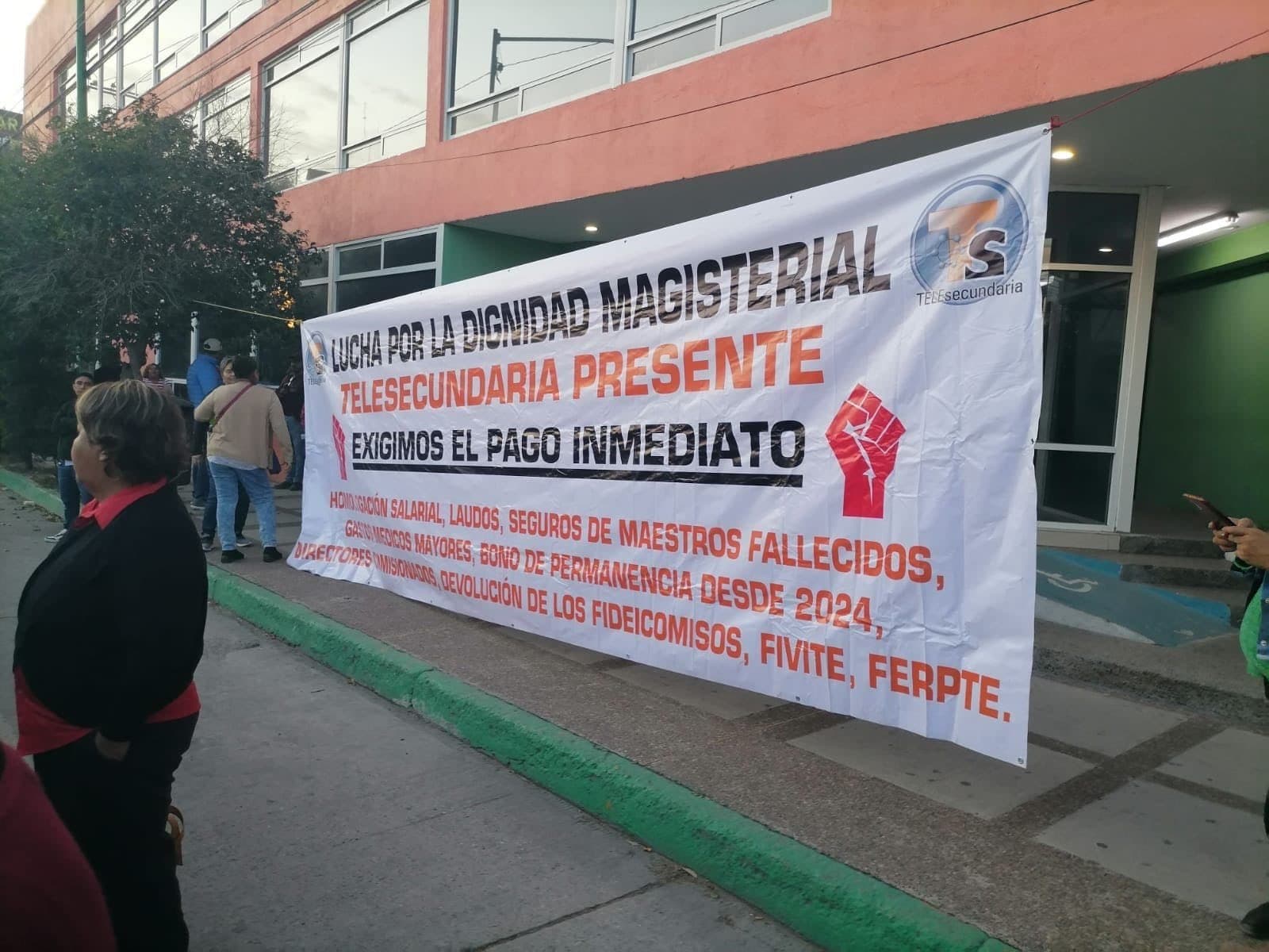 Marcharán maestros de Telesecundaria contra adeudos laborales