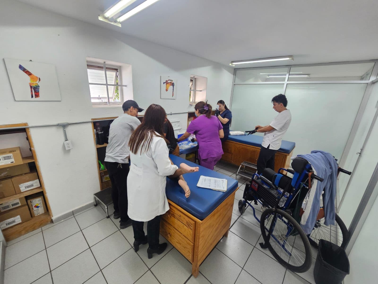 Aplica DIF Municipal medicamento especializado para tratar espasticidad